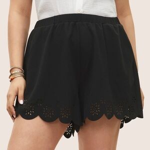 BloomChic Plus Size XL Laser Cut Elastic Waist Scalloped Trim Shorts us14-16